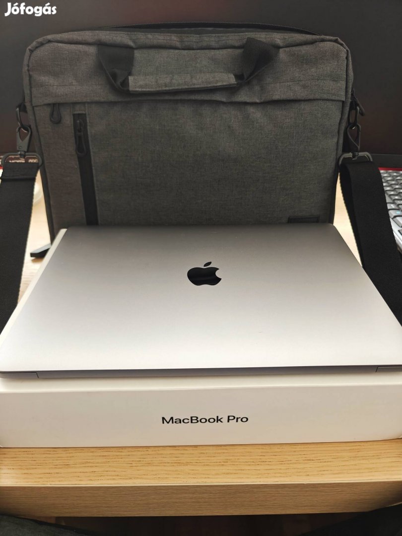 Macbook 13" 2019 keveset használt, táskával, dobozával.