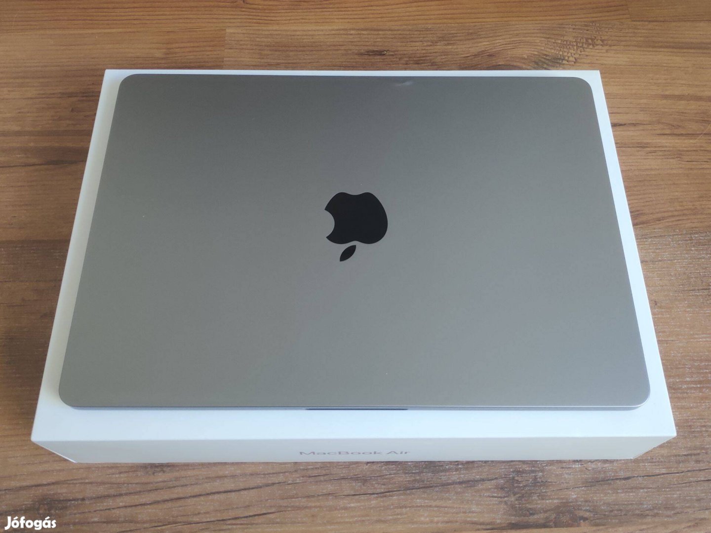 Macbook Air 14" - 2022, M2, 8/256GB, garancia, doboz