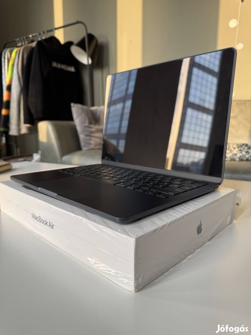 Macbook Air M2 13.6" 8GB/256GB Midnight/Éjfekete Magyar