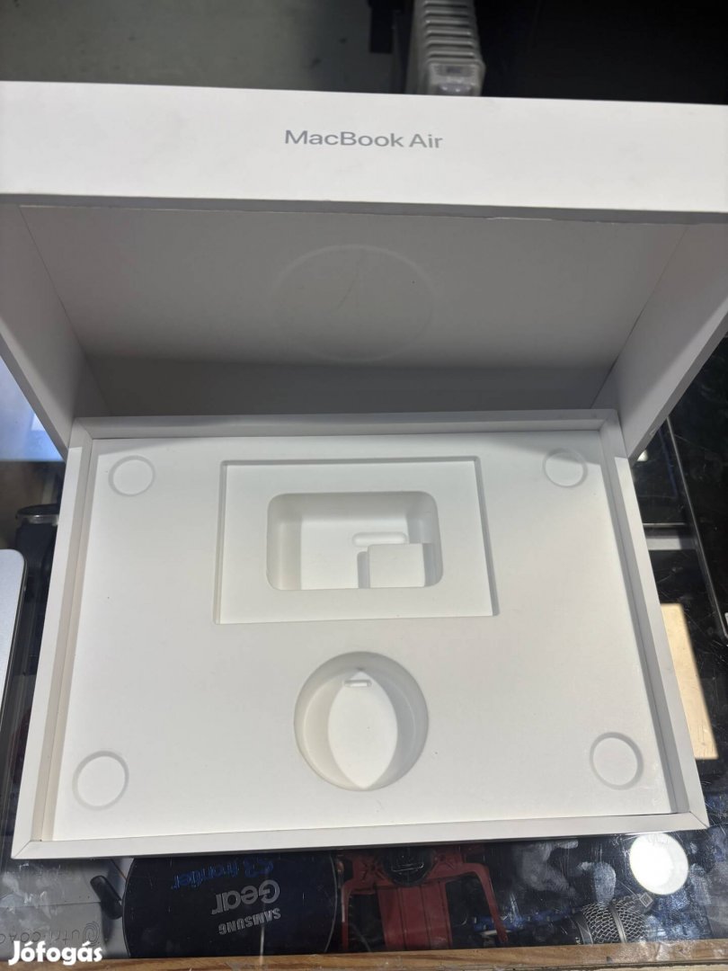 Macbook air M3 2024 256gb keveset használt