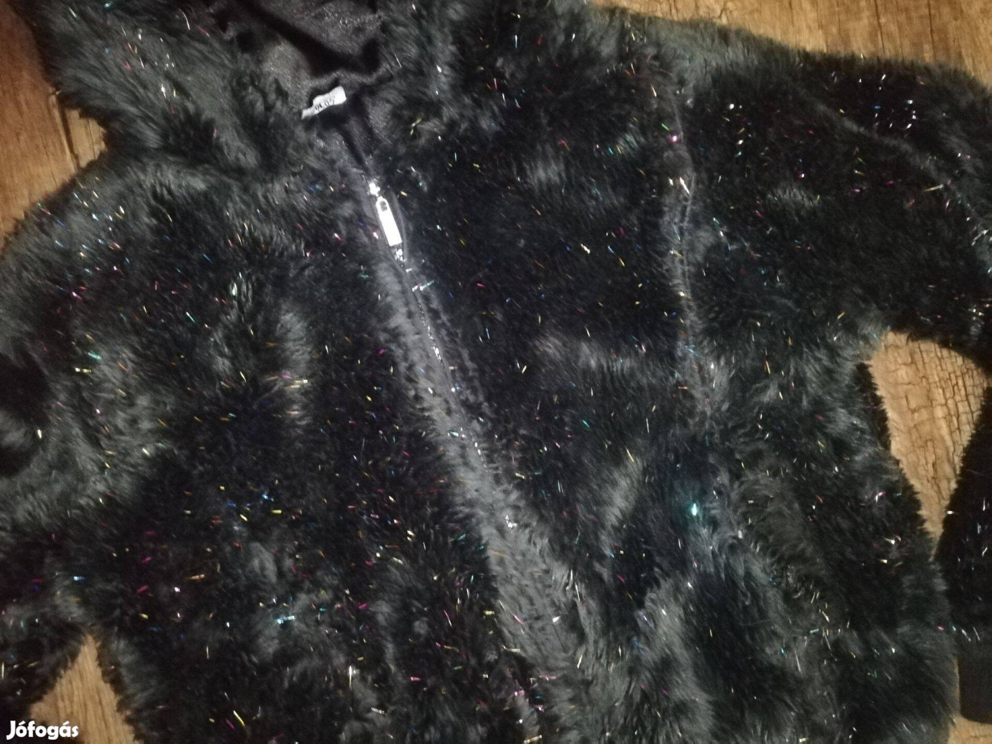 Maci füles színes csillogó fekete szőrmés őszi kabát