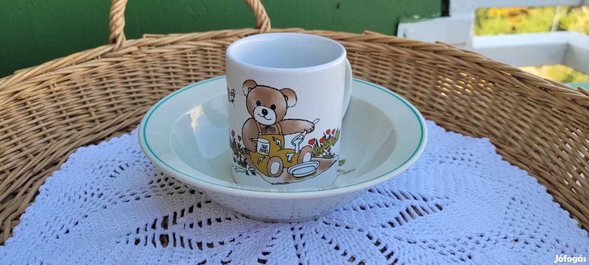 Maci mintás porcelán gyerek tányér bögrével