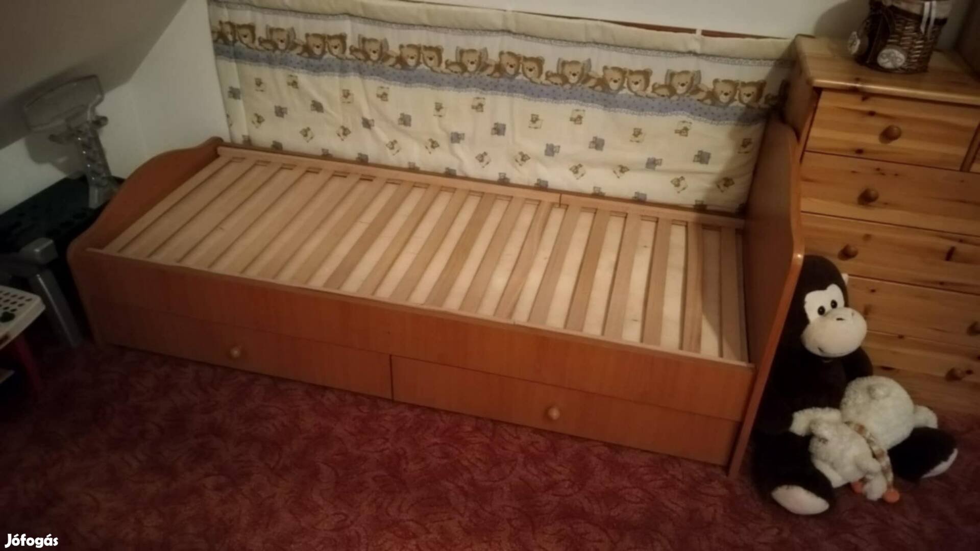 Macis falvédő