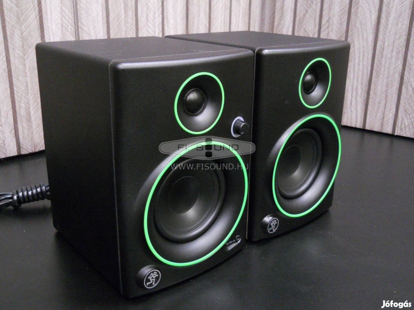 Mackie CR4 ,50W,2 utas aktív hangfal pár 10cm-s gumiperemes mélyekkel