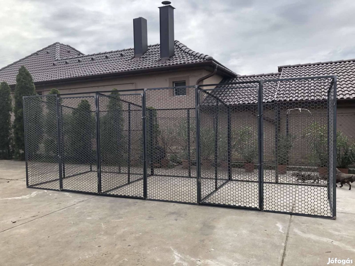 Macska kennel lemezből tetővel 32m