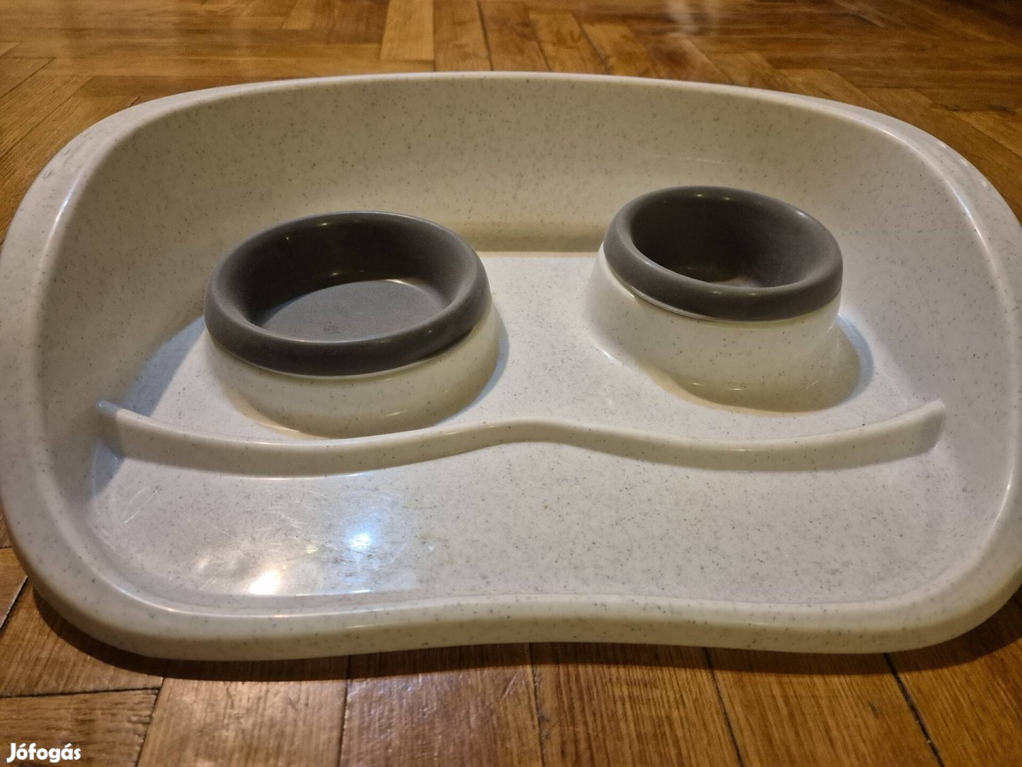 Macskáknak etetőtál szett 2 tál tálca