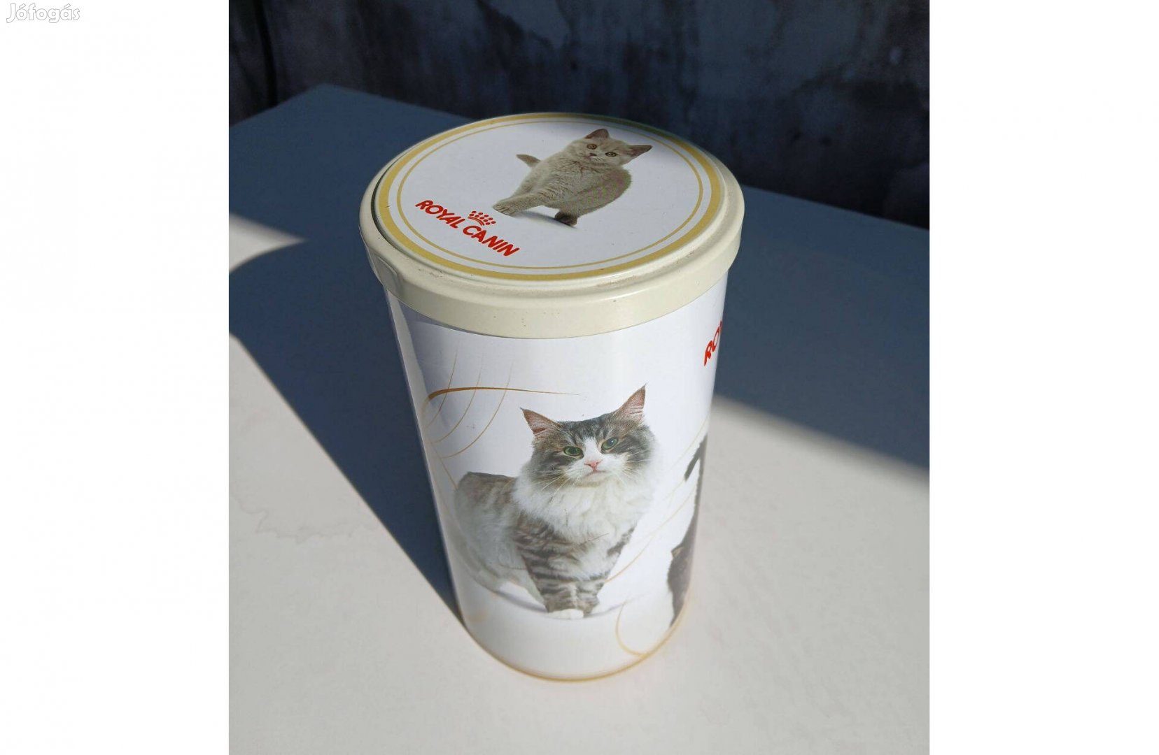Macskás fémdoboz eladó!