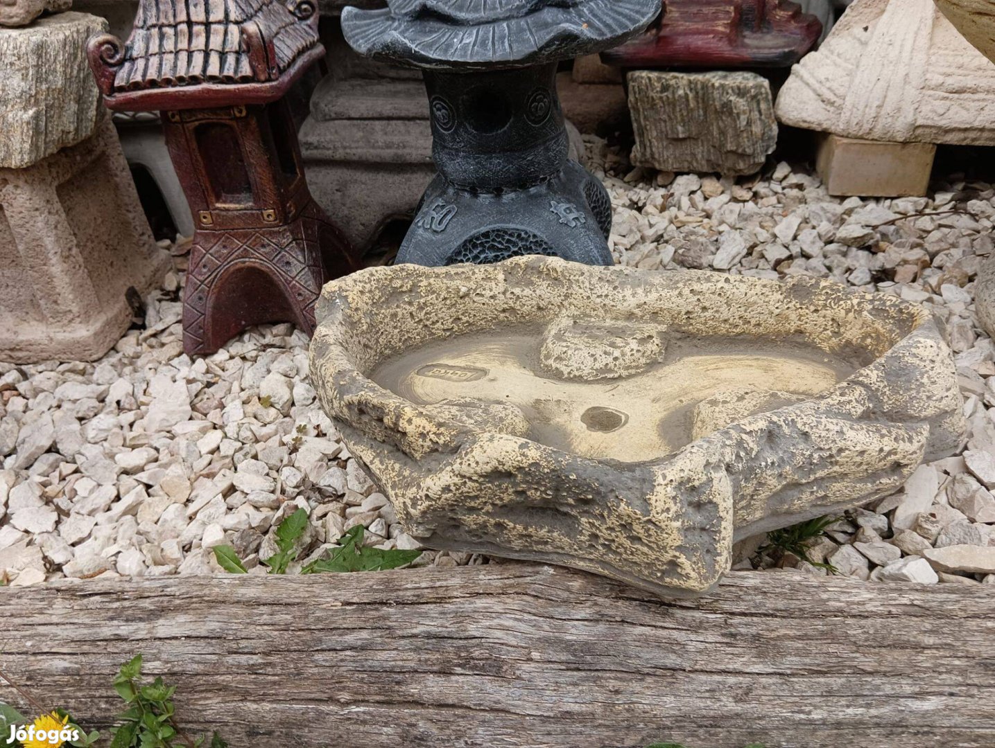 Madár itató etető Új Kő Szikla forma kerti dísz 50x25cm műkőből