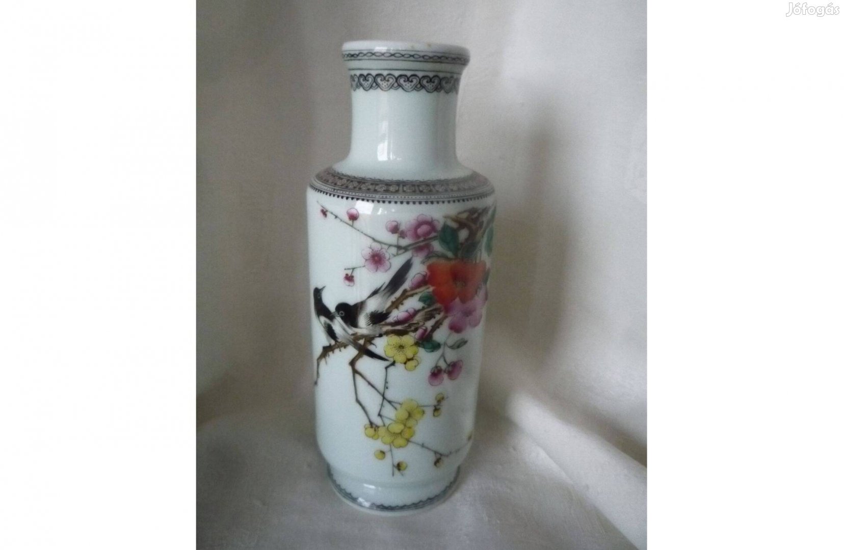 Madaras,rózsás kézzel festett Kínai porcelán váza