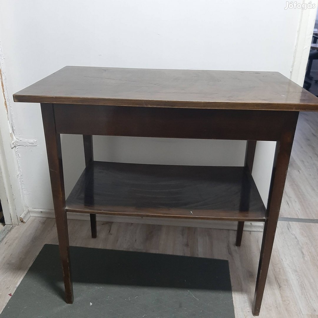 Magas retro masszív tv-s asztal 