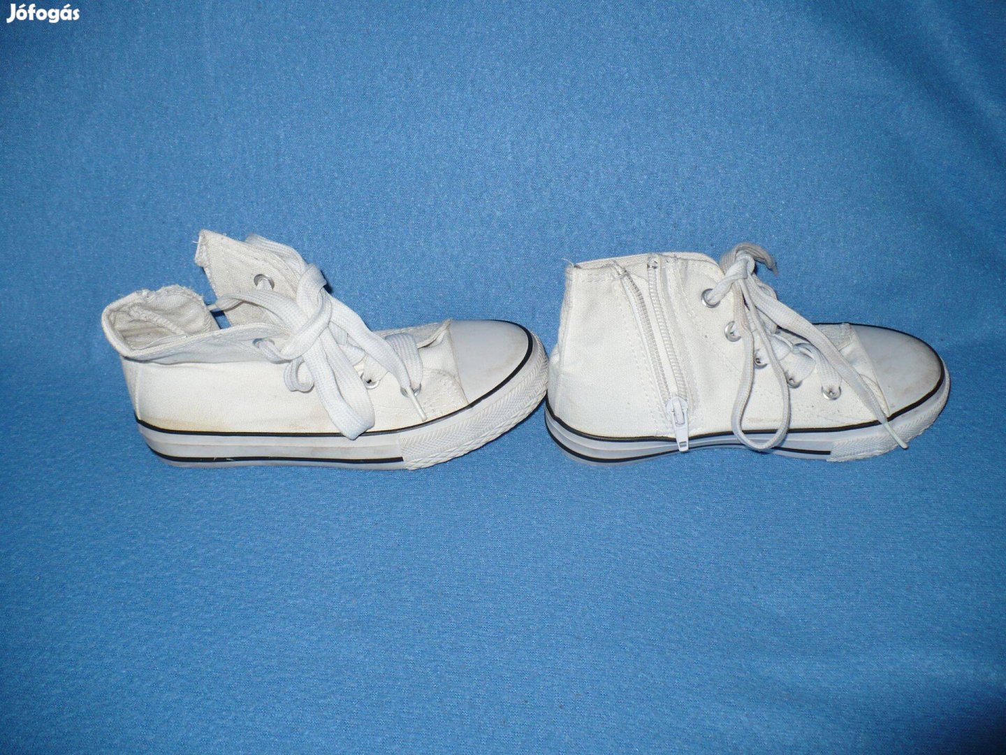 Magas szárú vászon tornacipő, 29-es méret