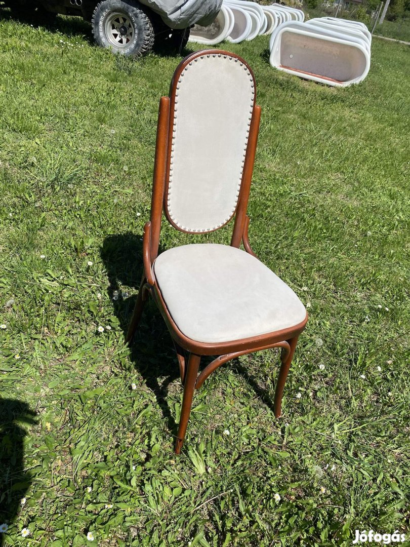 Magas támlás thonet  hat darab szék.
