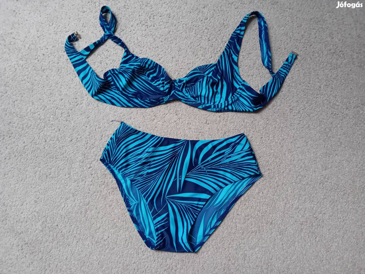 Magasderekú bikini.