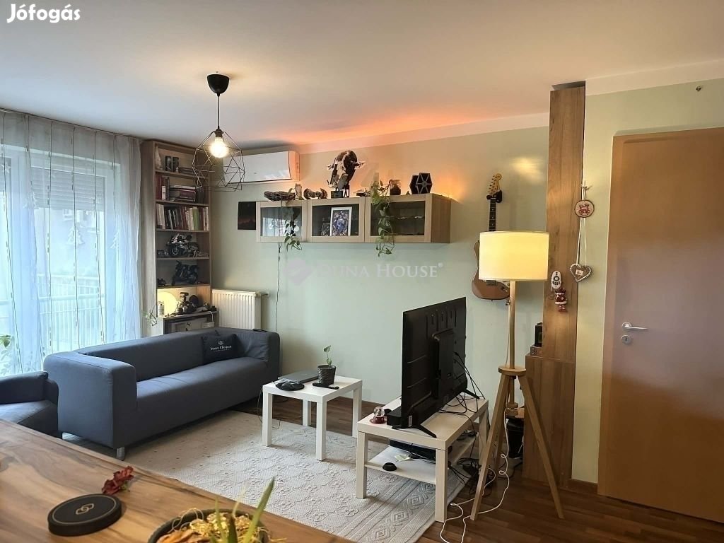 Magasemeleti lakás portaszolgálatos társasházban a Mátyás