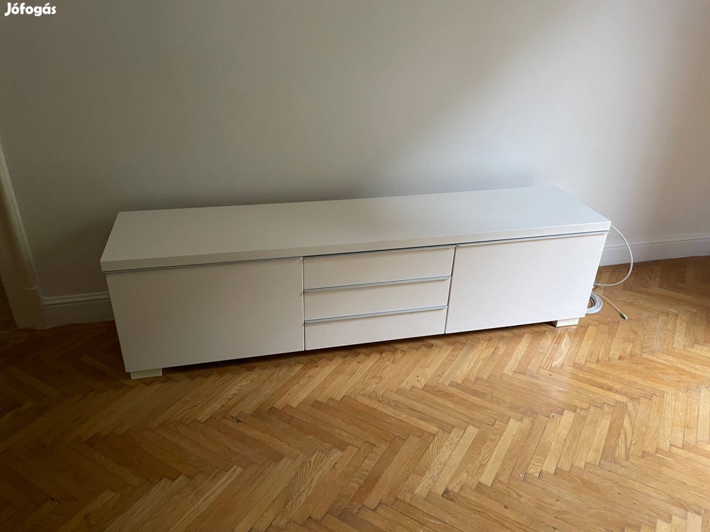 Magasfényű fehér IKEA TV-állvány