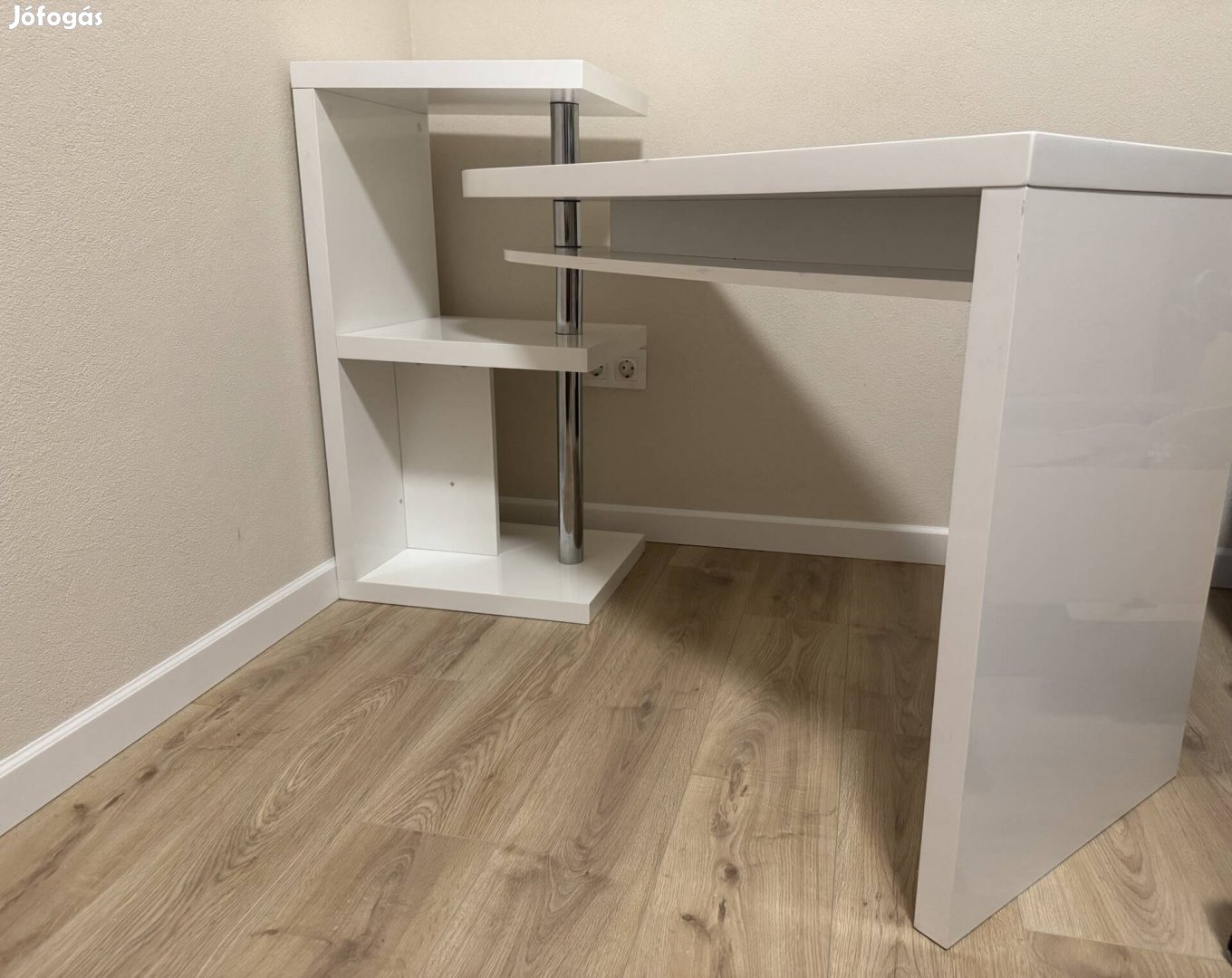 Magasfényű fehér íróasztal