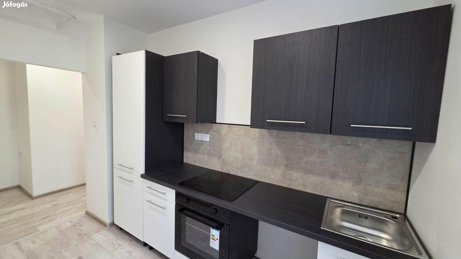 Magasföldszinti felújított erkélyes lakás eladó Kazincbarcik