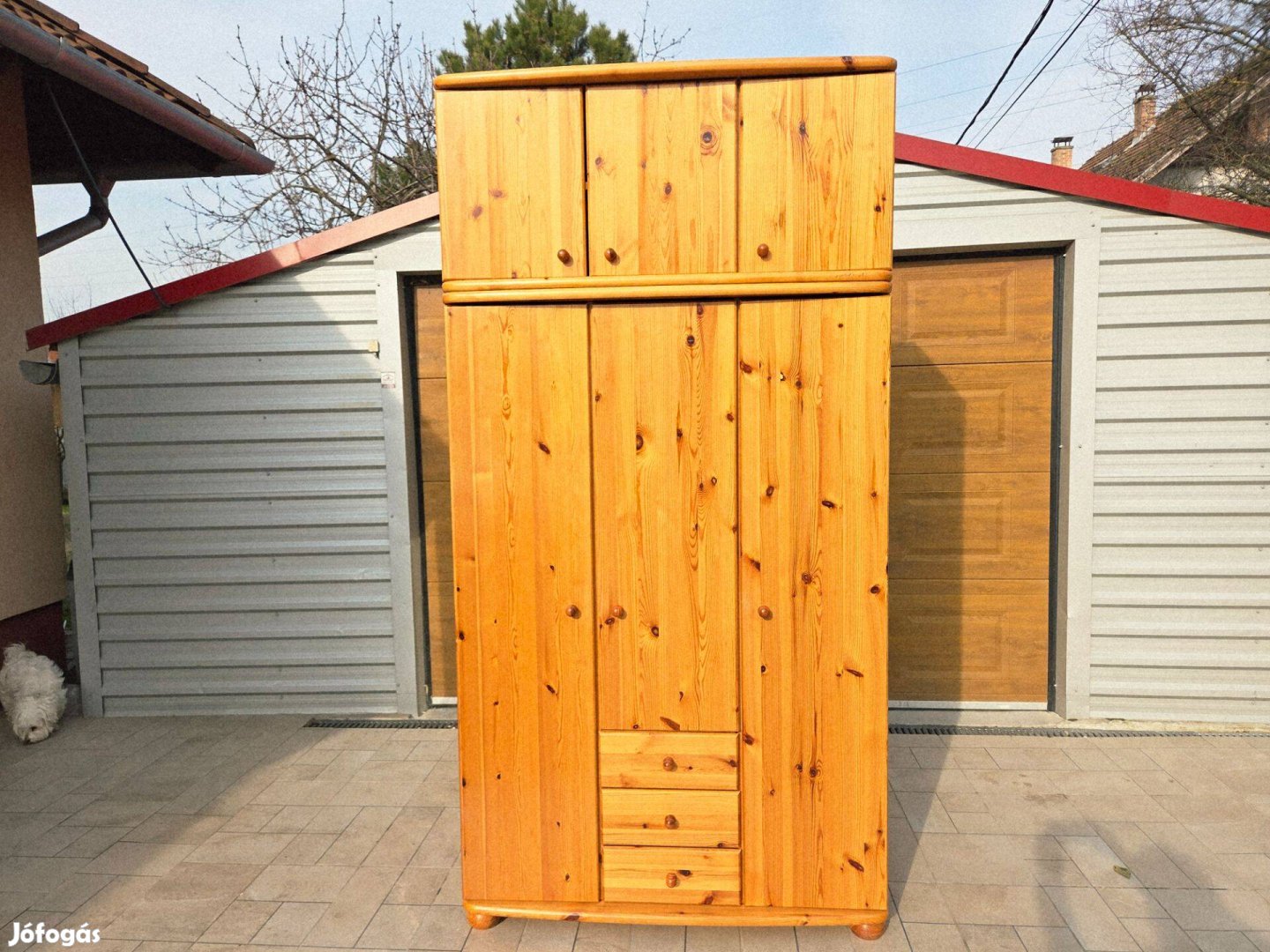 Magasító Nélkül eladó egy 3 ajtós , 3 fiókos akasztós és