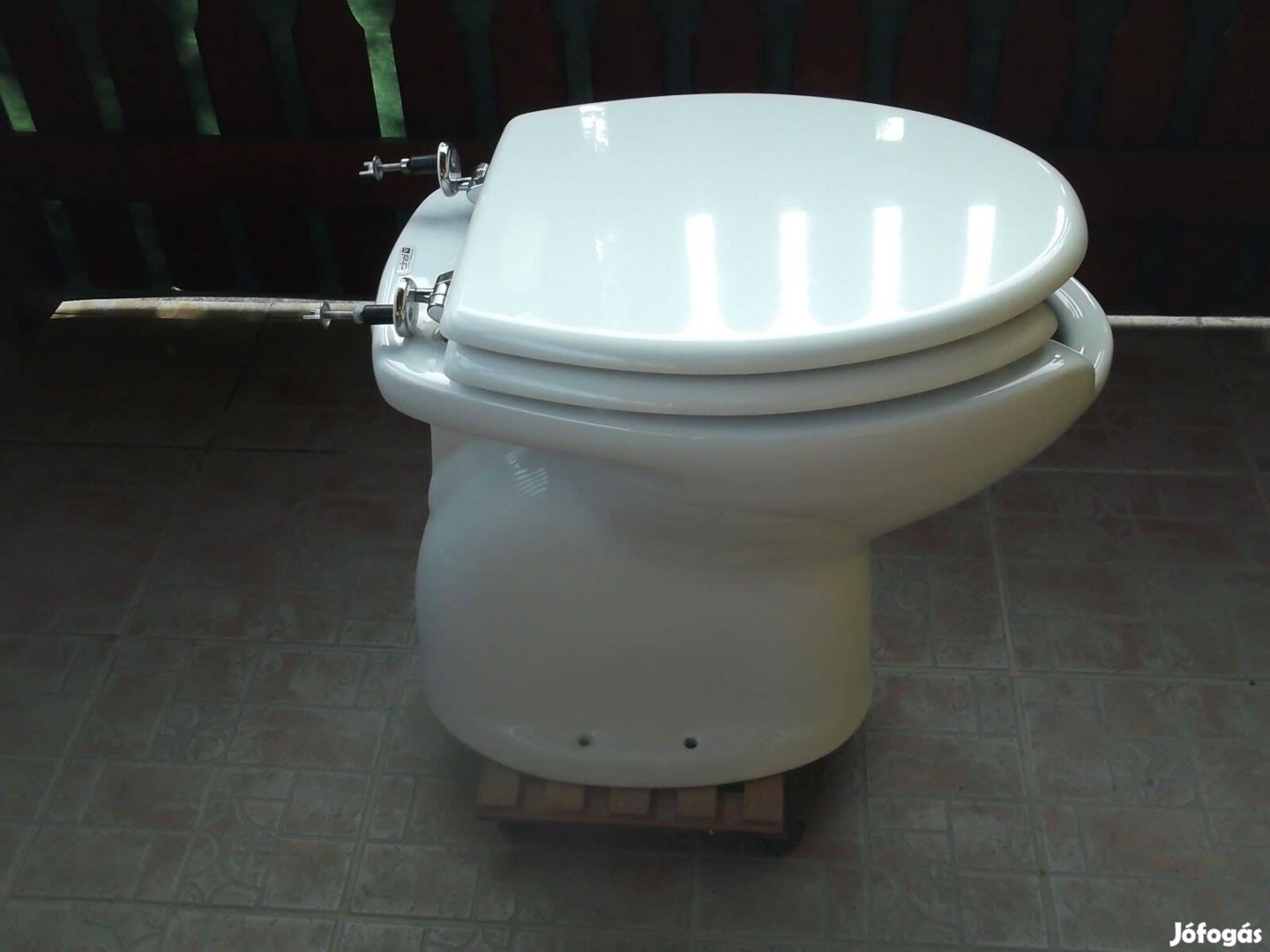 Magasított WC csésze
