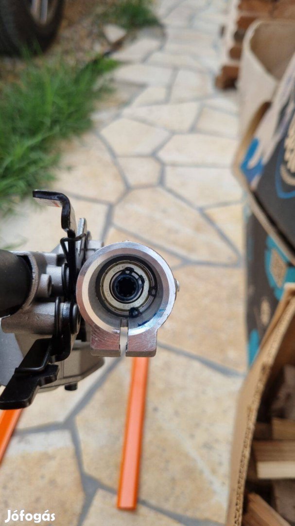 Magassági, benzines fűkaszára sövényvágó adapter 26-os csőre 9bordás