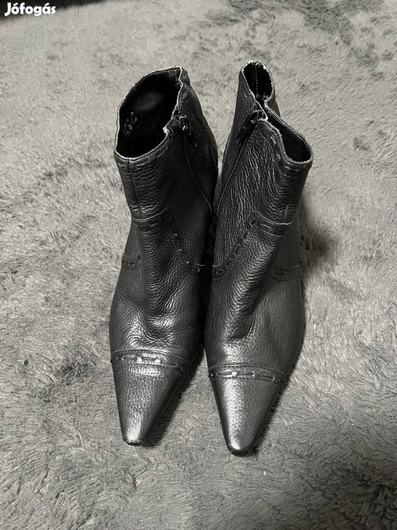 Magassarkú bokacsizma