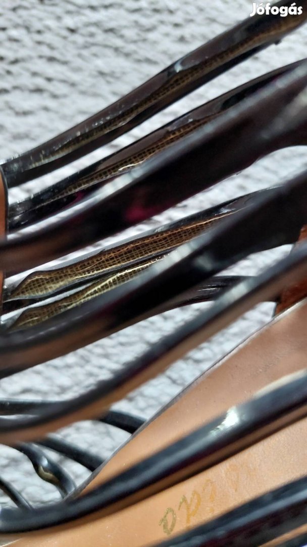 Magassarku,fekete szandal