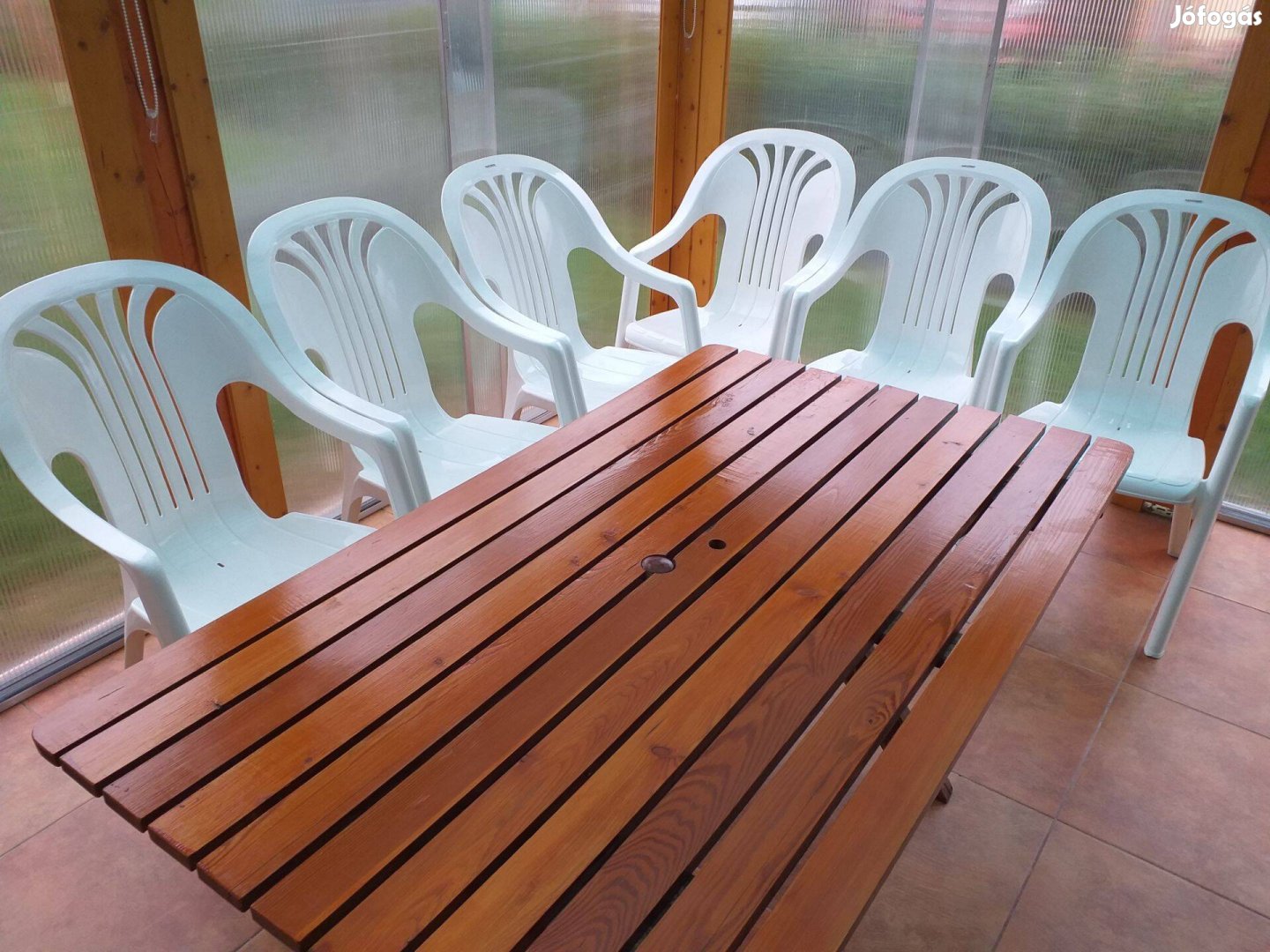 Magastámlás, kényelmes műanyag kerti székek eladók