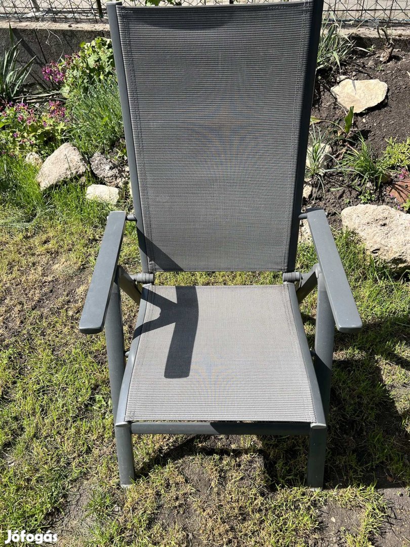 Magastámlás kerti szék ( több pozícióba dönthető) 