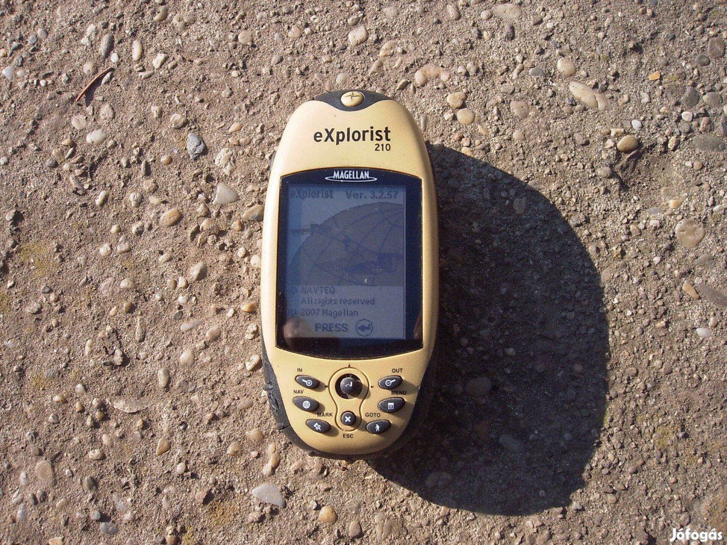 Magellán Explorist 210 turista GPS, 2 x AA akkuval vagy elemmel működi