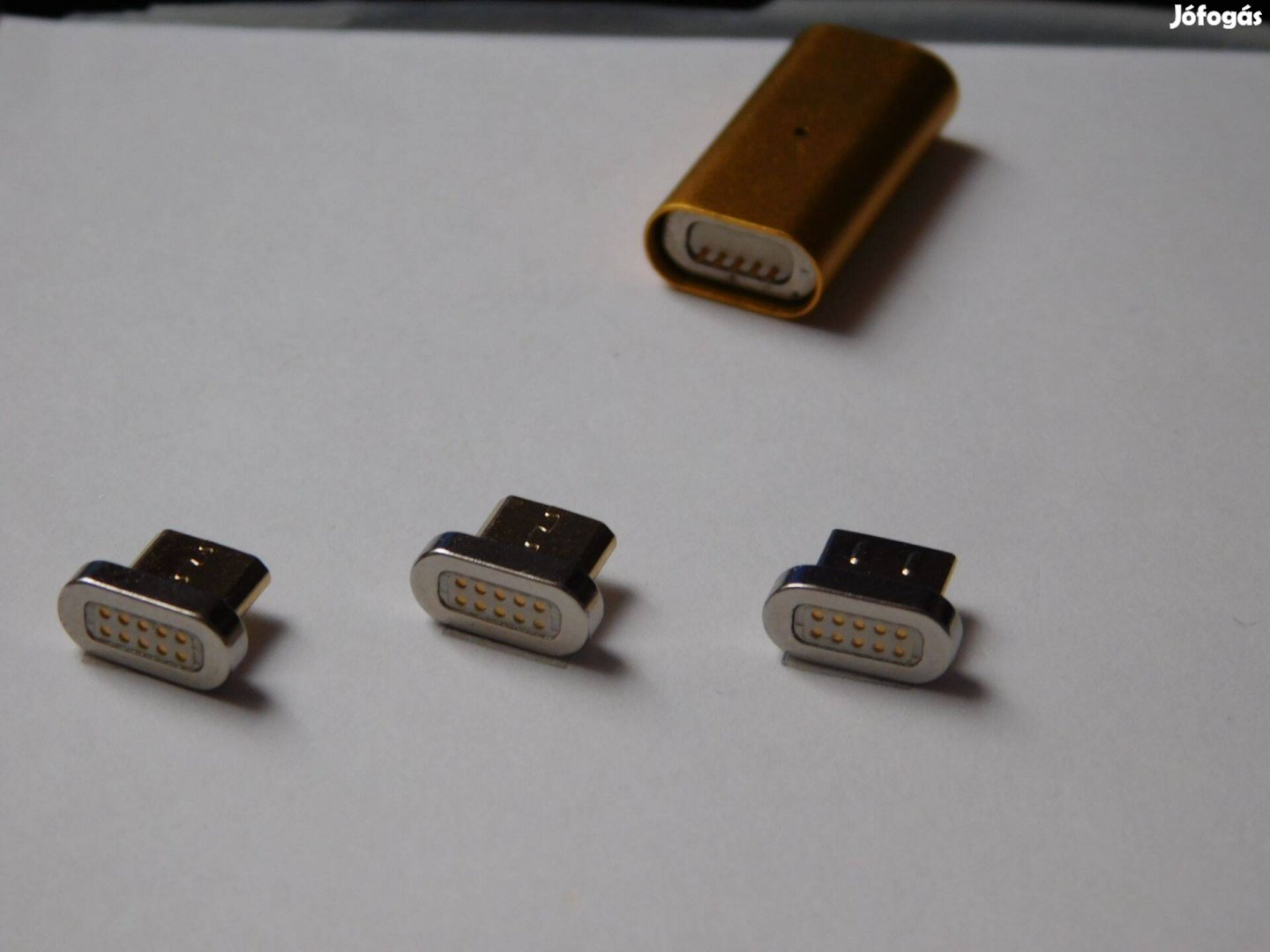 Mágneses micro USB töltő adapter+3 db mágneses fej 2,4A, ingyen posta