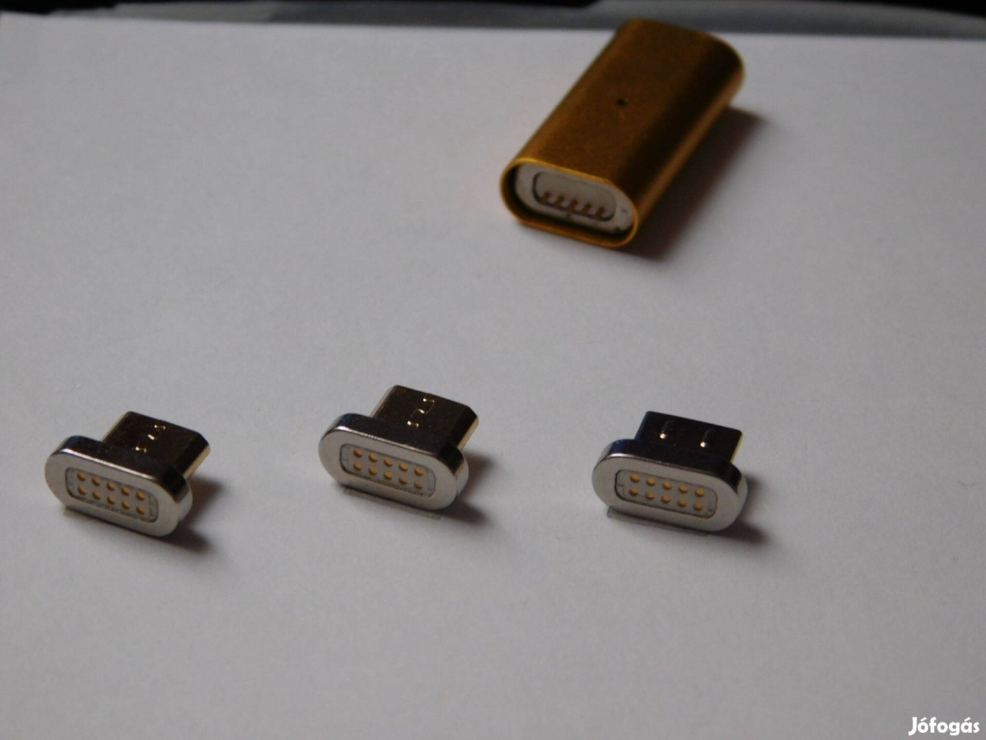 Mágneses micro USB töltő adapter+3 db mágneses fej 2,4A, ingyen posta