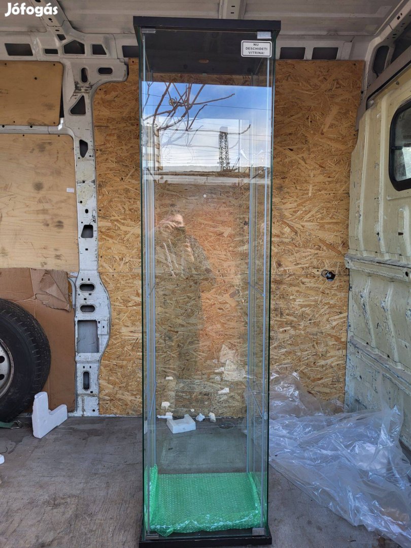 Mágneses üveg vitrin