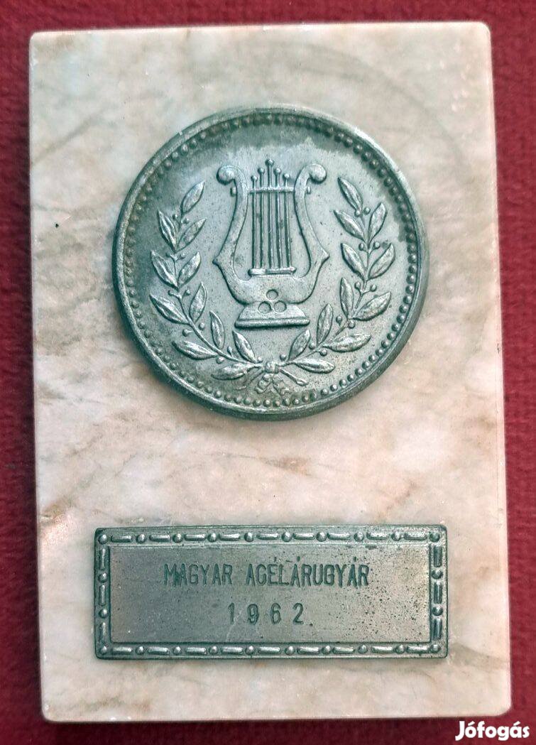 Magyar Acélárugyár 1962. márvány lapon.Mérete: 6x9 cm