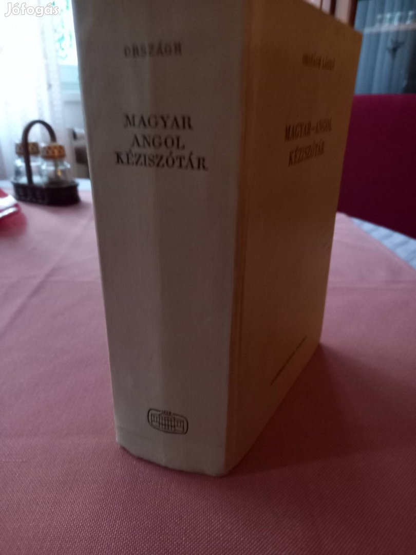 Magyar angol kézi szotár/1279 lapos/