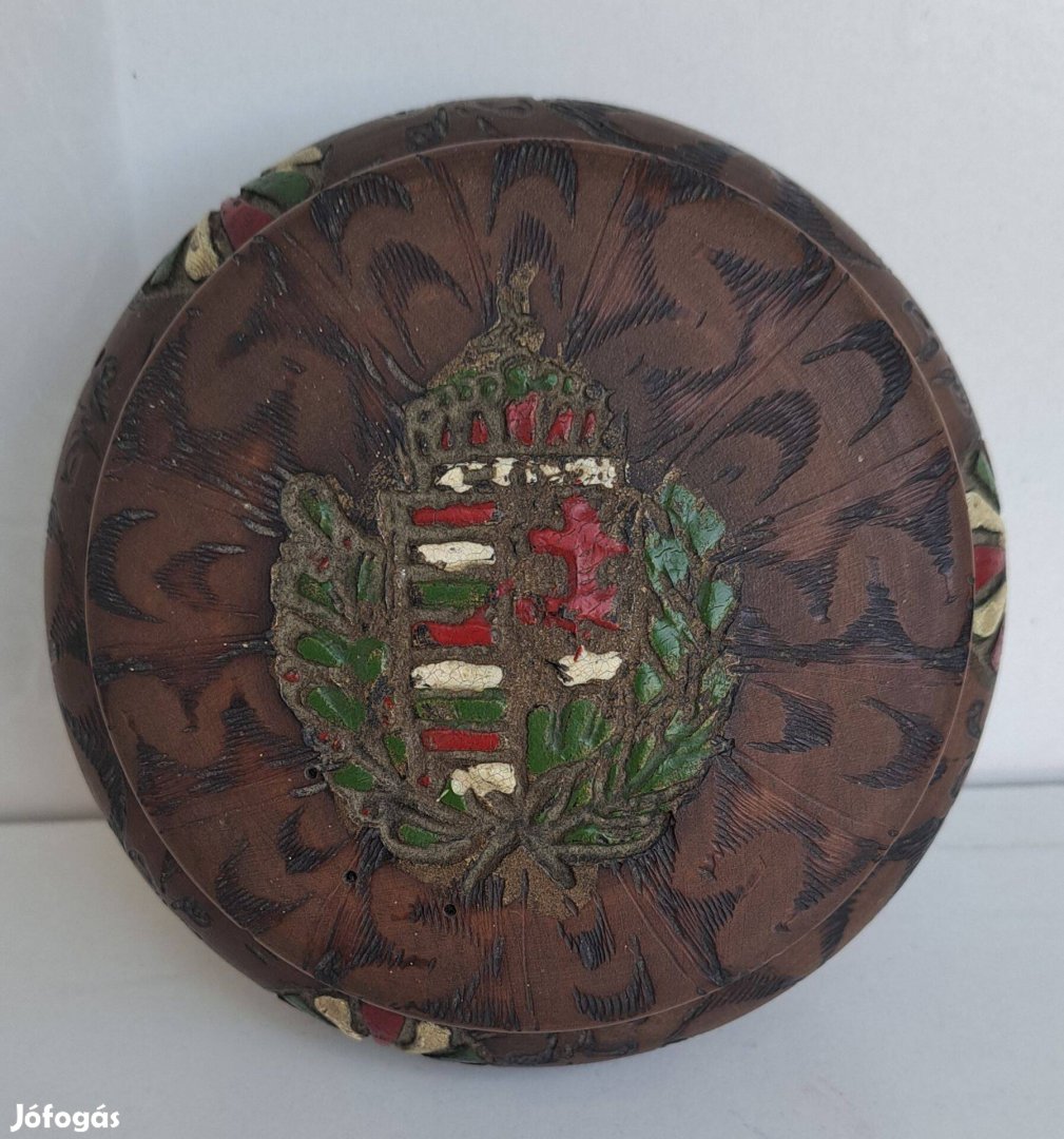Magyar címeres faragott fadoboz-szelence