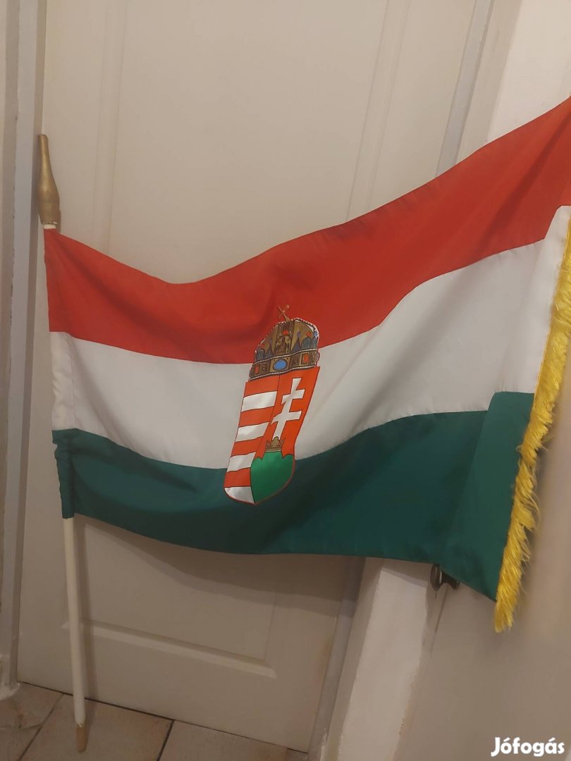 Magyar zászló, címére,rúddal