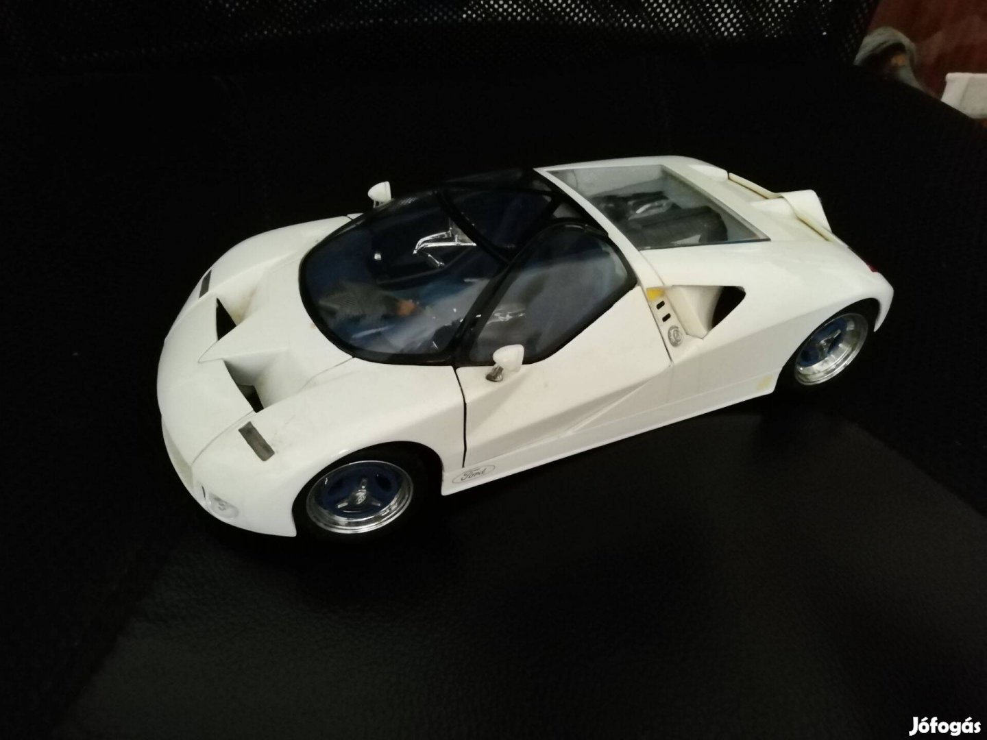 Maisto 1/18 Ford GT90 autómodell