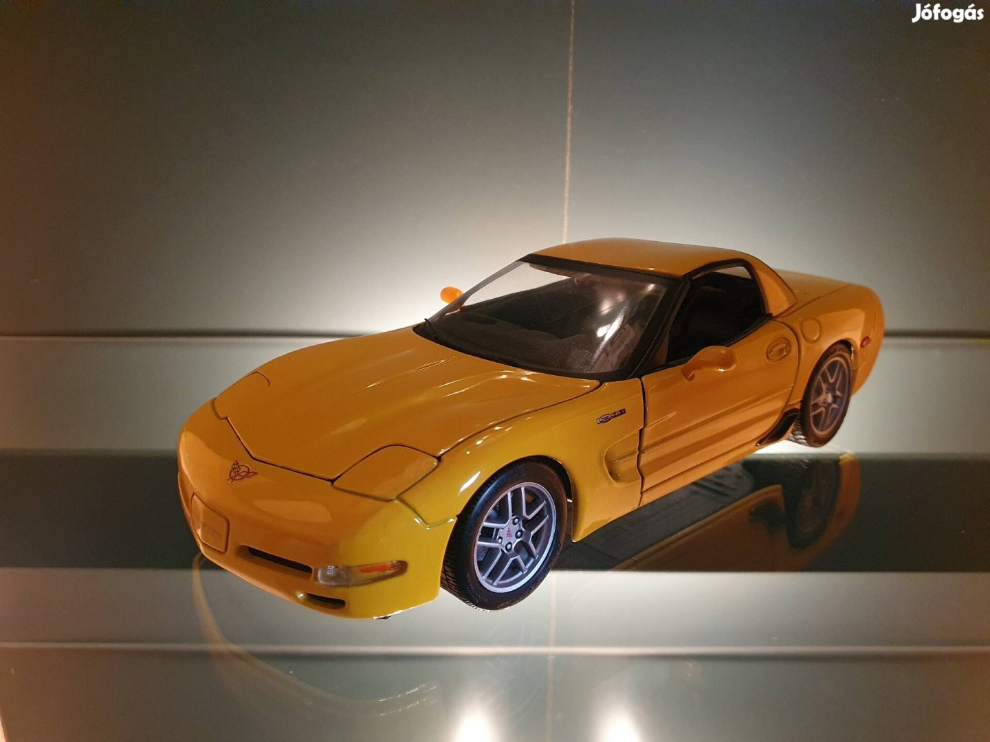 Maisto Chevrolet Corvette 2001, 1:18, modellautó