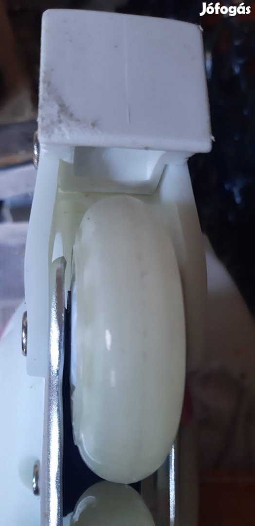 Majdnem új görkori gazdát keres.