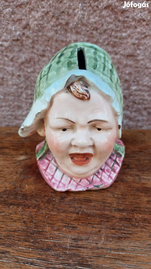 Majolika figurális persely