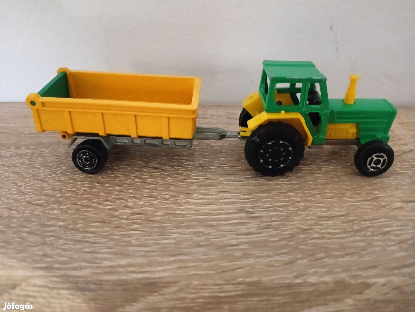 Majorette 208 1/65 Tractor Green + Trailer