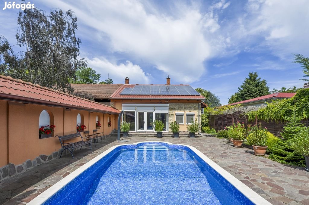 Majosháza, Duna part, 183 m2-es, 2 generációs, családi ház, 5 szobás