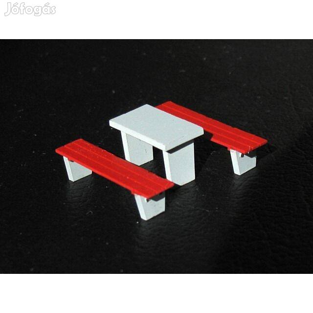 Makett Asztal & Pad szett - Ligeti Játszótéri - H0