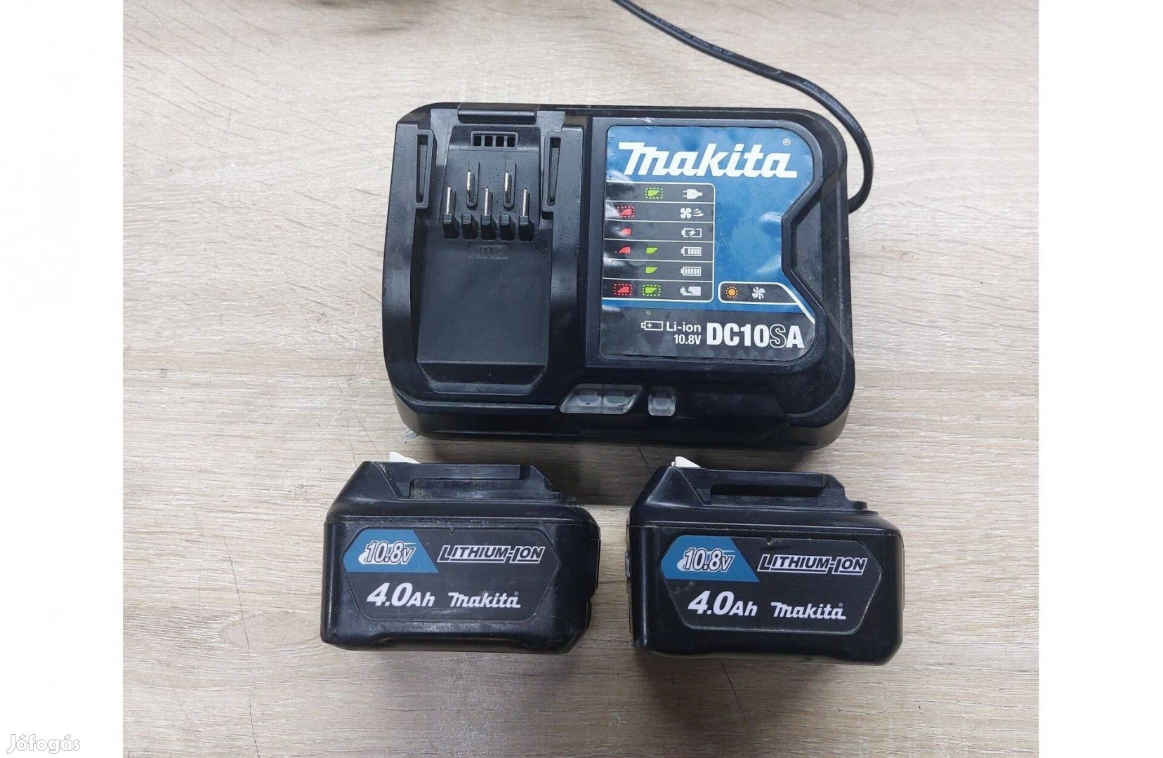 Makita DC10SA akkumulátor gyorstöltő & 2db 4ah akku