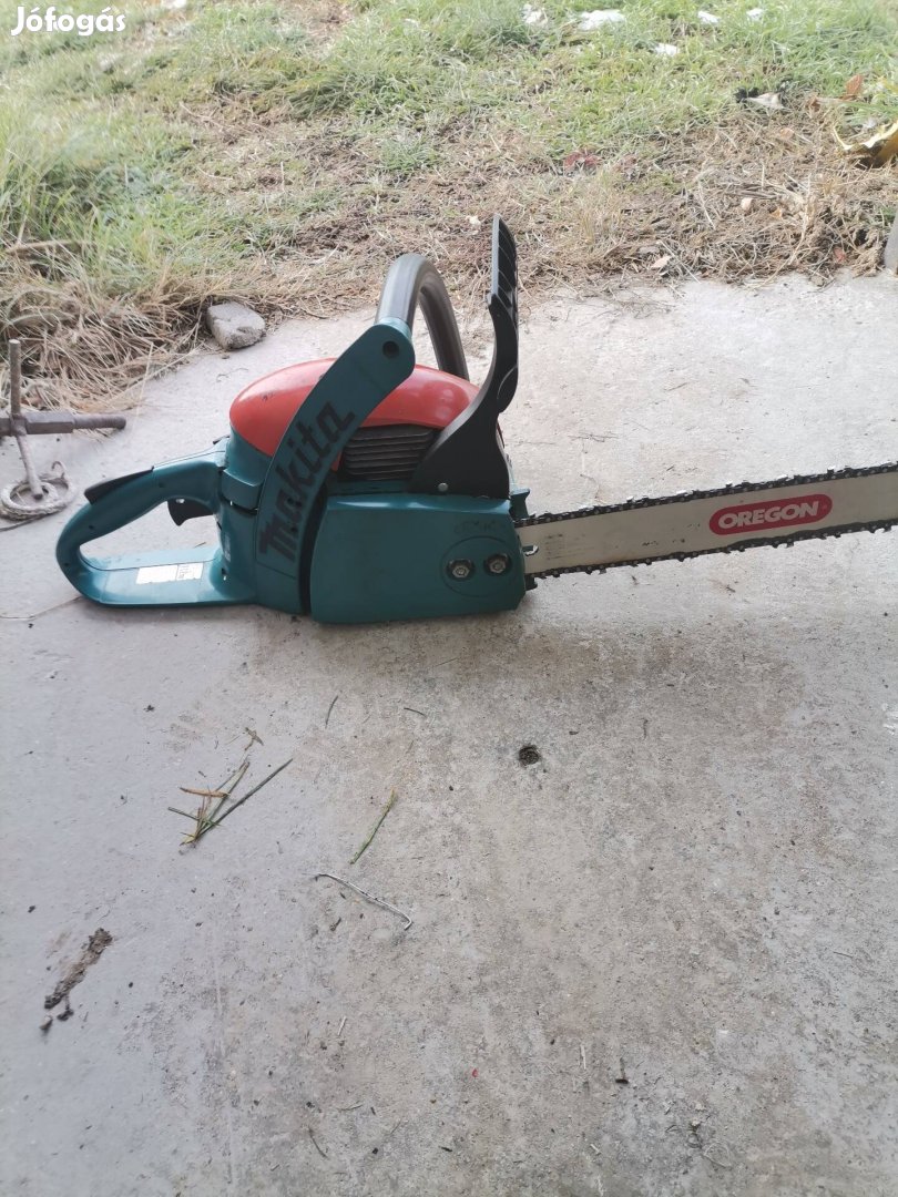 Makita DCS 4610 láncfűrész