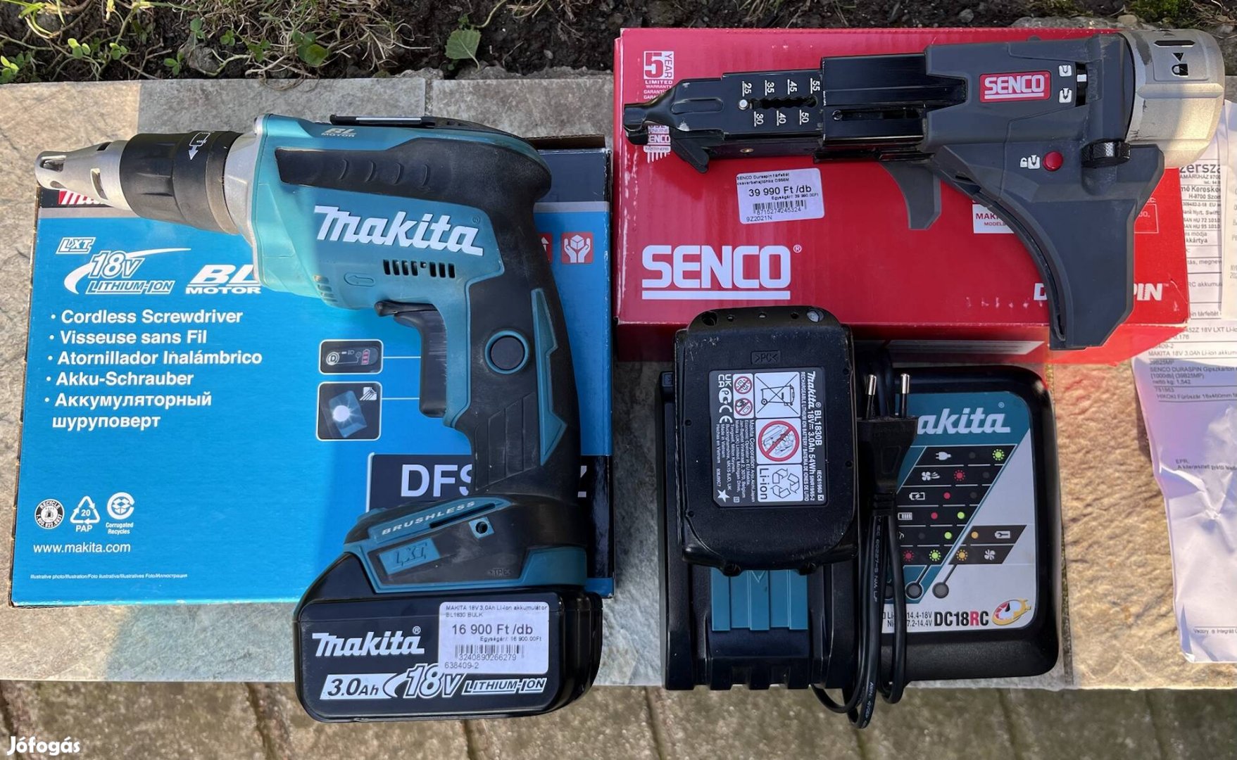 Makita DFS452Z gipszkarton csavarozó, tartozékokkal