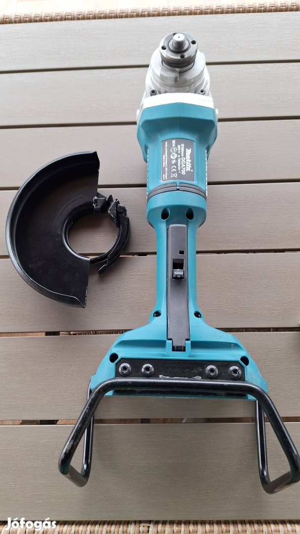 Makita DGA700