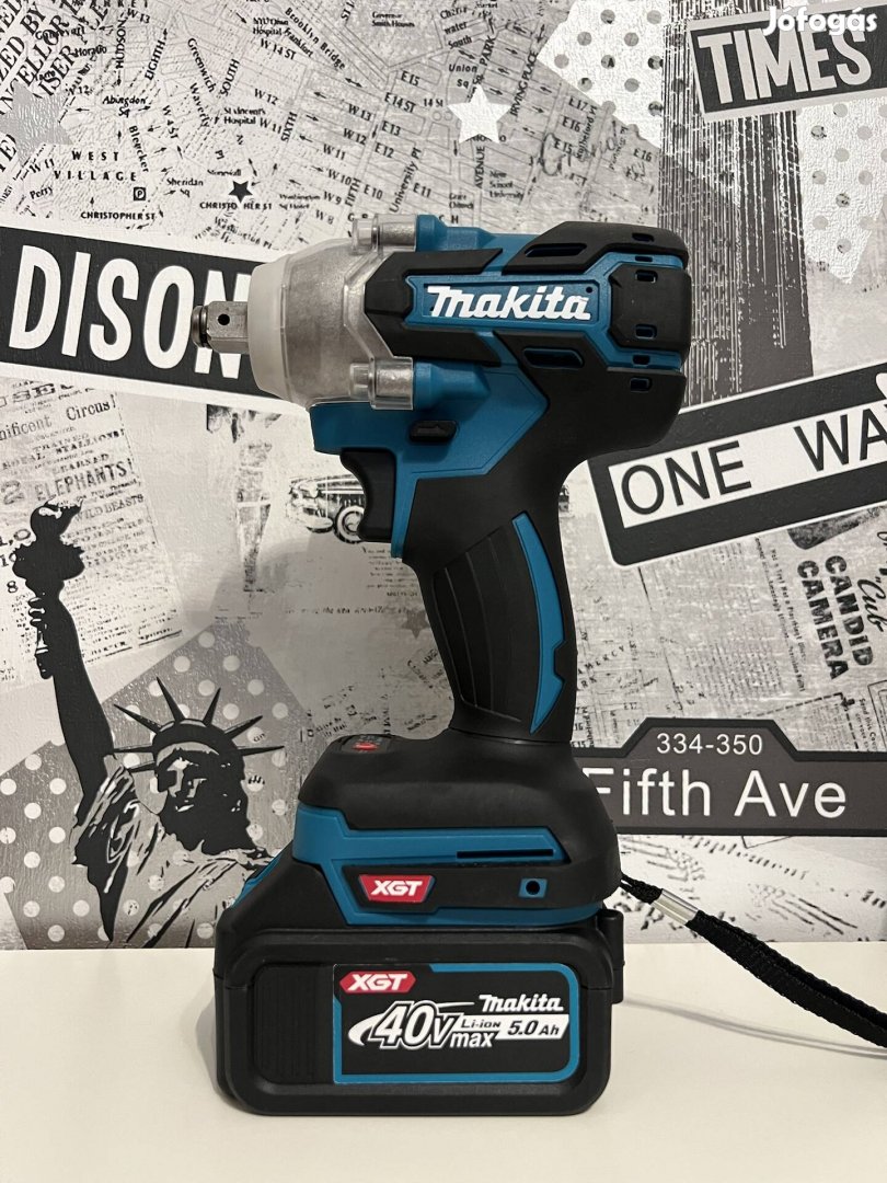 Makita DTW-301RTJ típusú ütvecsavarozó.