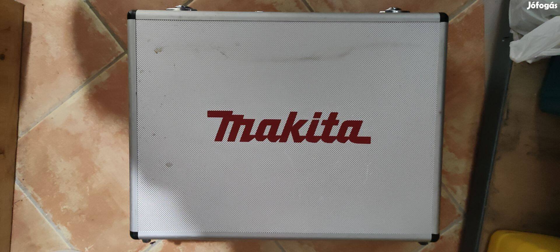 Makita GA5030R sarokcsiszoló + Makita HP1640 ütvefúró makita kofferben