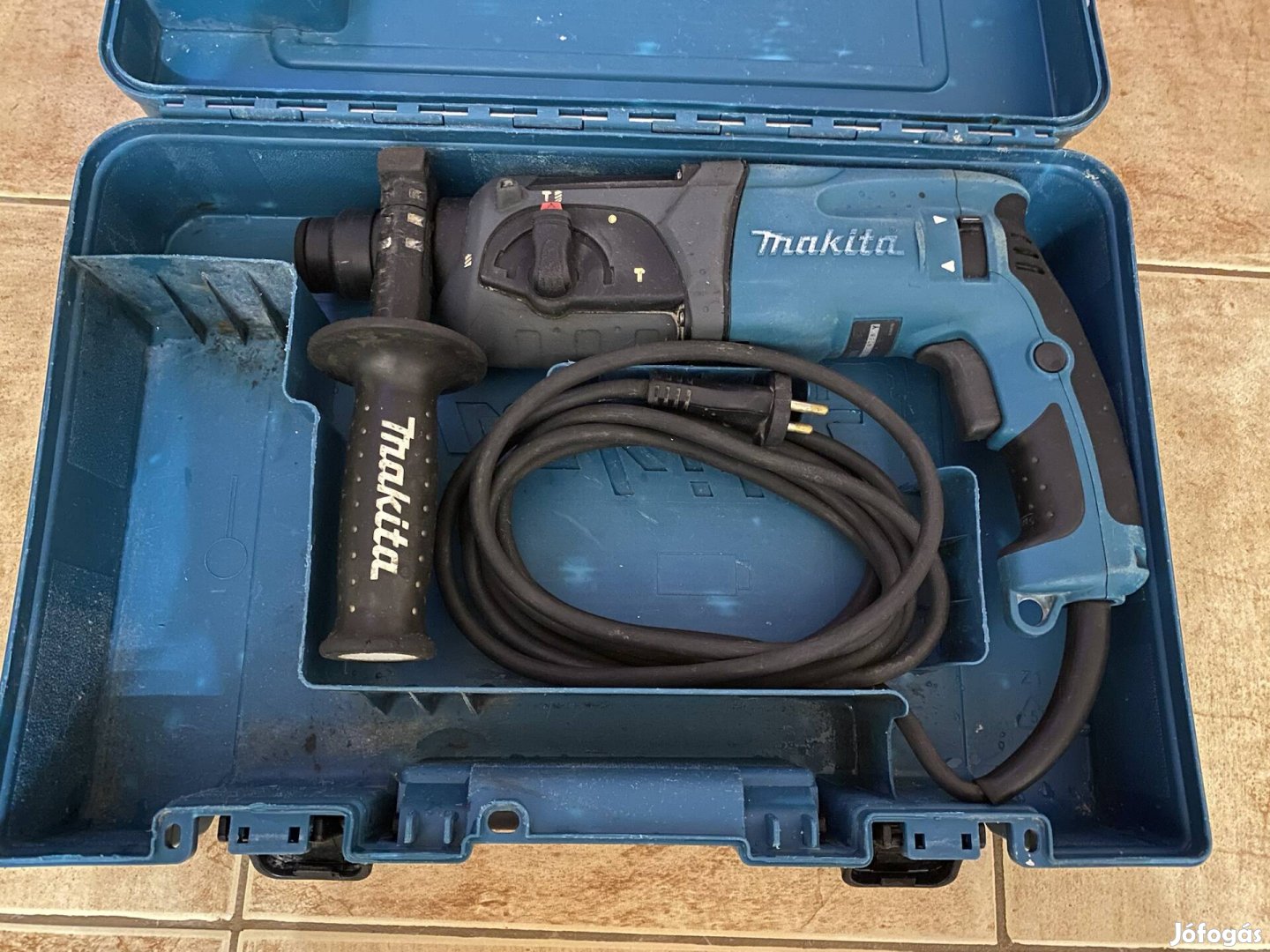 Makita HR2470 fúró-vésőkalapács